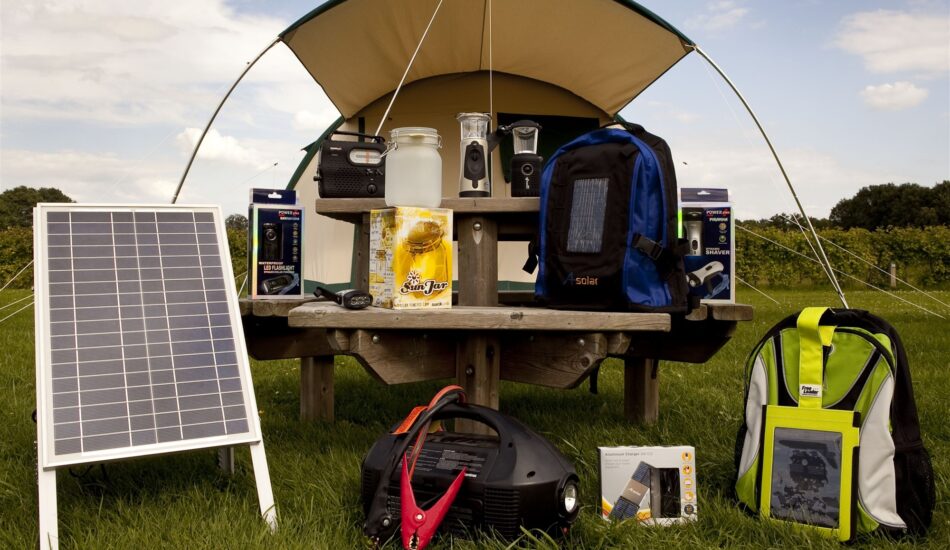 Op de kampeerbeurs: zonnepanelen voor bij de tent