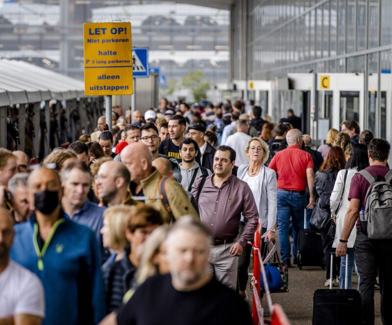 Weer groeiende rijen op Schiphol