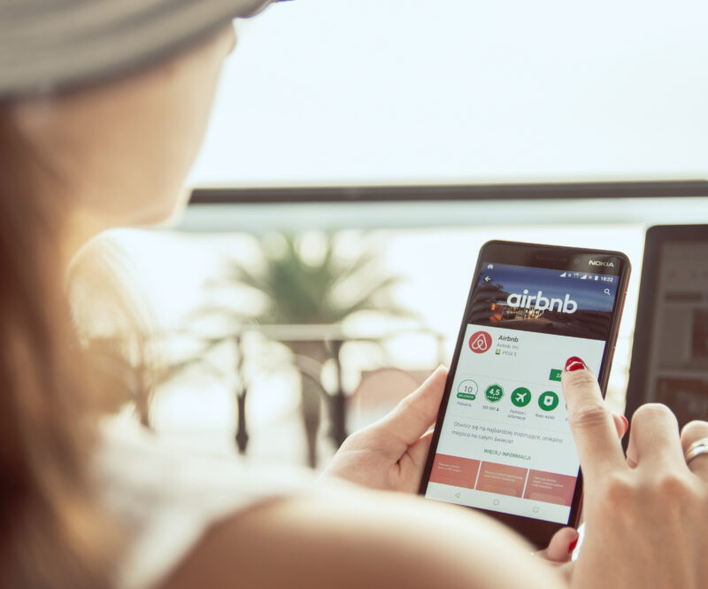 Toename gebruik deelplatforms als Airbnb en Booking.com door toeristen in EU