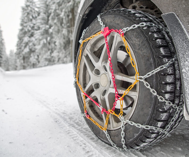 In de winter met de auto door Europa? Denk dan aan winterbanden en sneeuwkettingen