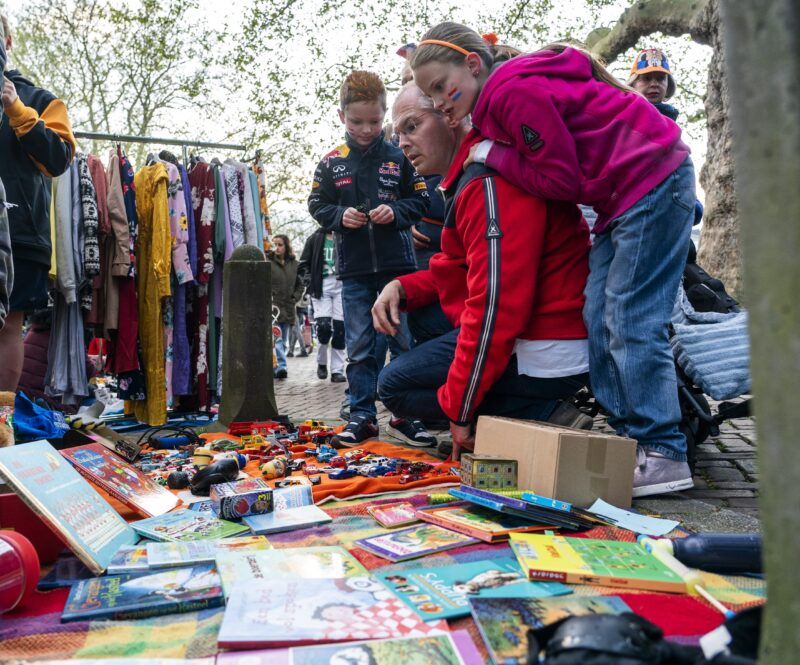 Lekker shoppen op Koningsdag? Hier zijn de leukste vrijmarkten per provincie