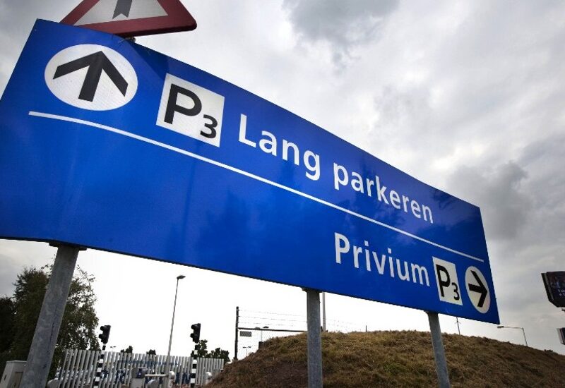 Onderzoek naar parkeertarieven bij 16 luchthavens: waar ben je het duurst en het goedkoopst uit?