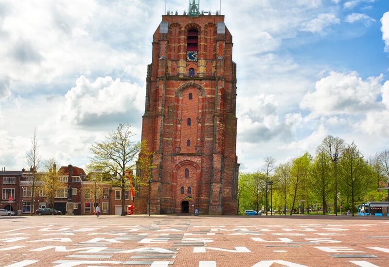 Voor een scheve toren hoef je niet naar Italië: kijk eens rond in Friesland, Groningen en de Betuwe