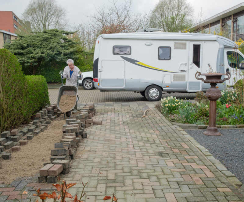 Camper of caravan voor de deur parkeren, hoe lang mag dat eigenlijk?