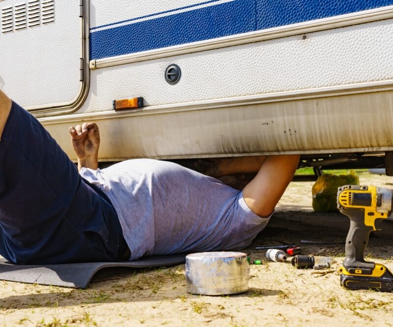 Een ongeluk zit in een klein hoekje: controleer de caravan op deze punten voor je reis