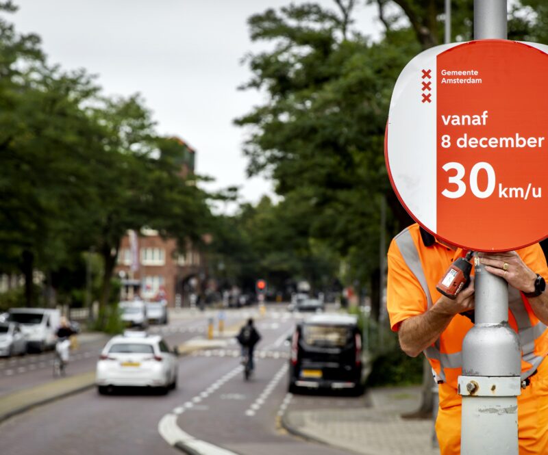 30 kilometer per uur wordt bijna overal de norm in Amsterdam, dit moet je weten