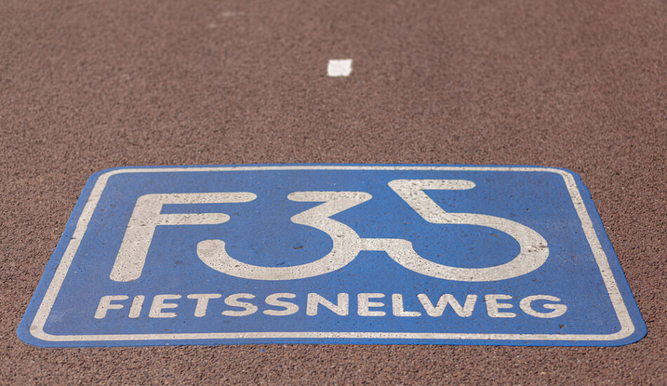 De F35, een fietssnelweg oftewel doorfietsroute in Nijverdal.