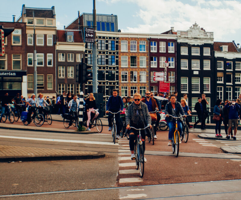 Vergeten je hand uit te steken tijdens het fietsen? Deze boetes kun je krijgen als fietser