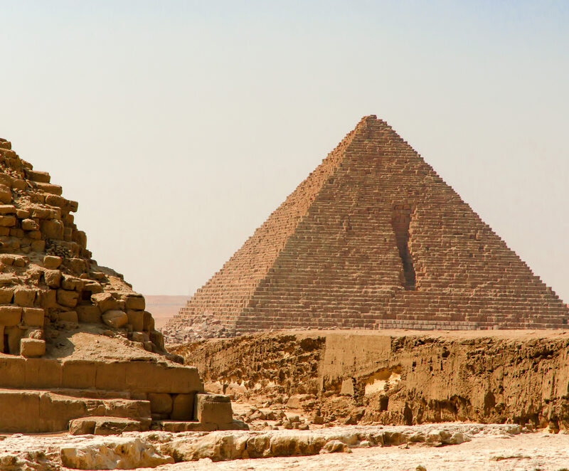 Piramiden bekijken in Egypte? Verdeeldheid over de restauratie van de kleine piramide van Gizeh