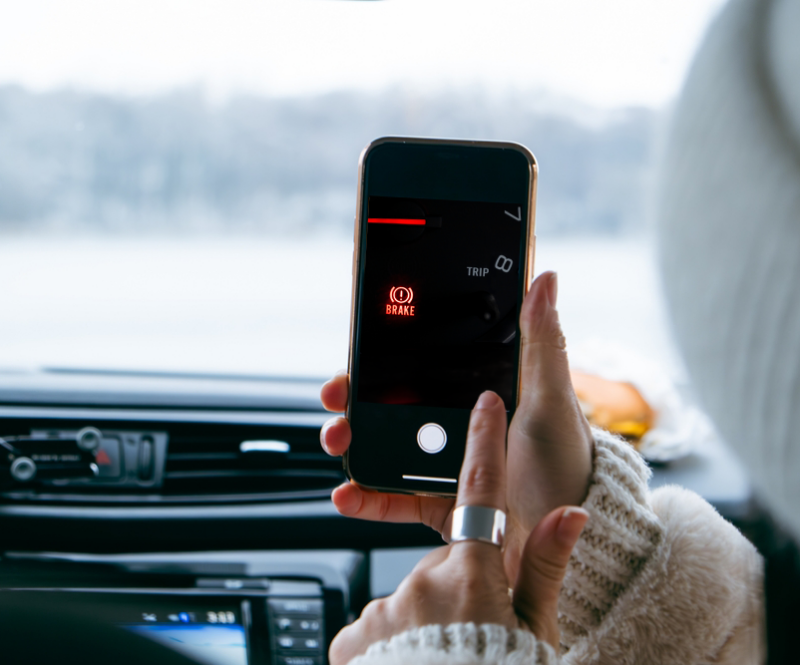 Verschijnt een waarschuwingslampje op het dashboard van je auto? Met een iPhone zie je meteen wat je moet doen