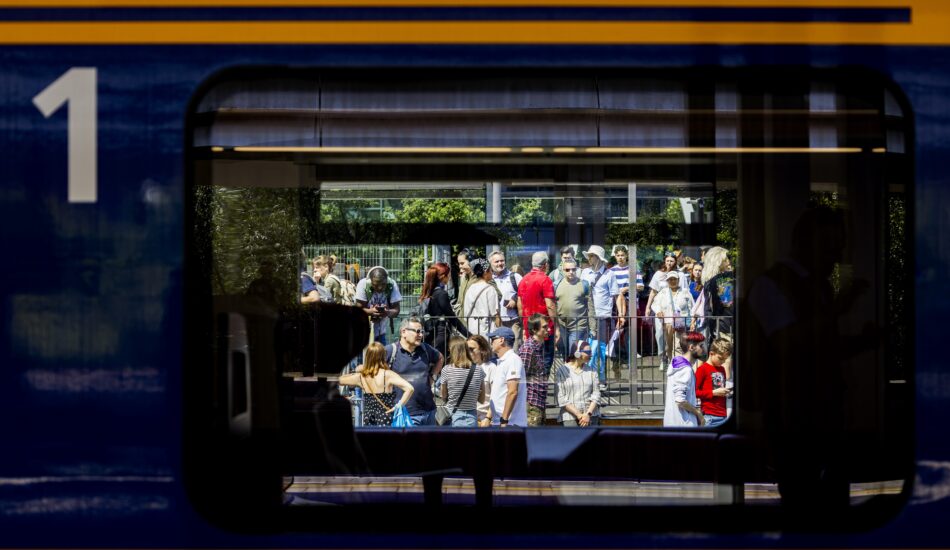 Op 10, 11 en 12 september vindt er een ov-staking plaats. Een NS-trein als sfeerbeeld.