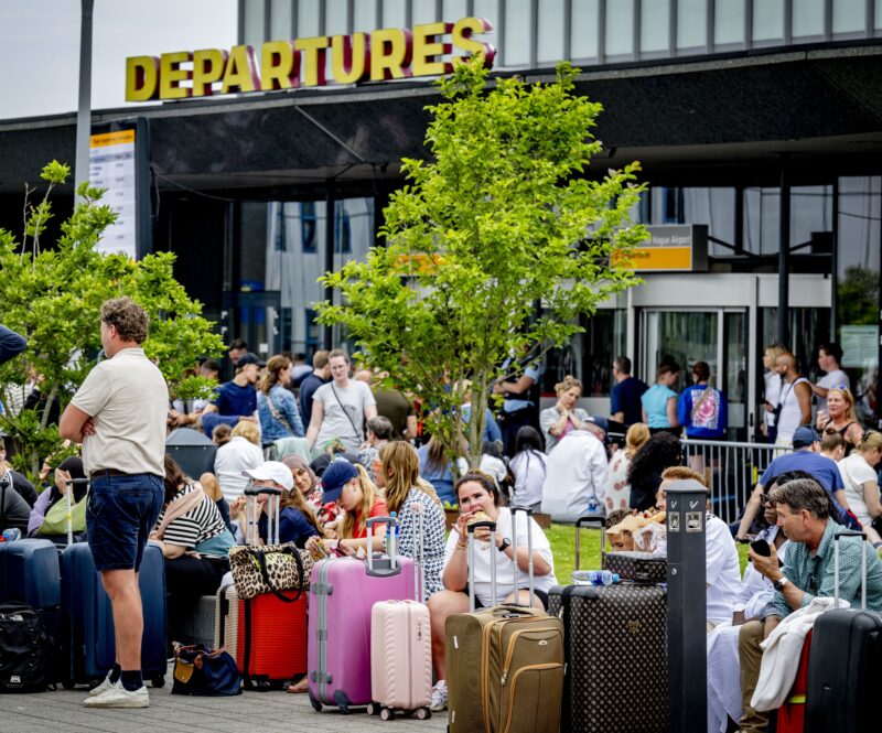 Waar heb je als gedupeerde reiziger recht op na de storing in het vliegverkeer op 19 juli? Zo zit het