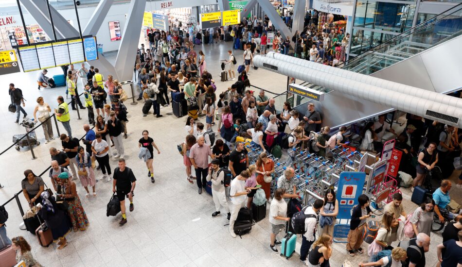 Reizigers op Eindhoven Airport